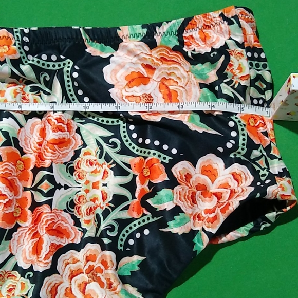 Swim suit bottom - Picture 10 of 11